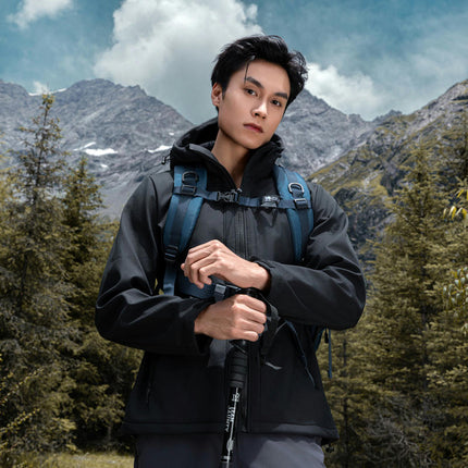 Outdoor One-piece Soft Shell Jacket Hooded Windproof and Rainproof  Mountaineering Jacket