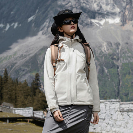 Outdoor One-piece Soft Shell Jacket Hooded Windproof and Rainproof  Mountaineering Jacket