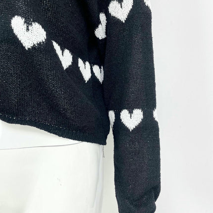 Women's Lightweight Round Neck Heart Contrast Color Short Loose Pullover Sweater