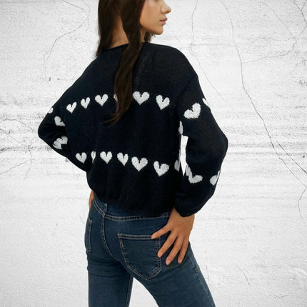 Women's Lightweight Round Neck Heart Contrast Color Short Loose Pullover Sweater